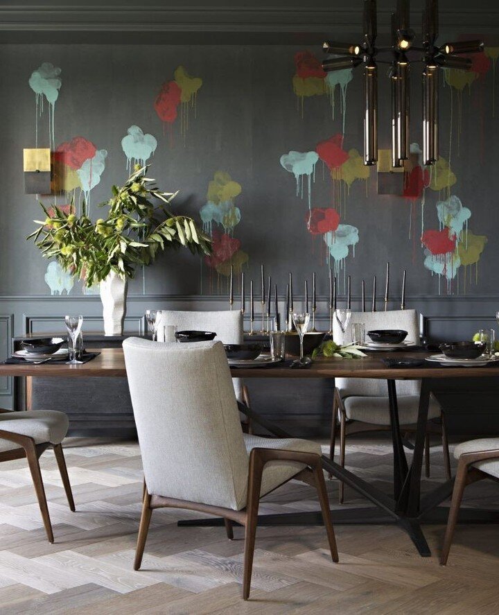 Where contemporary art meets intimate gatherings, this dining space is a canvas for both culinary and visual feasts.⁠
⁠
Photography: @karynmillet⁠
⁠
⁠
#1stdibs #porterteleo #apparatusstudio #lutecafurniture #rollandhill #handpainted #karynmillet #cha