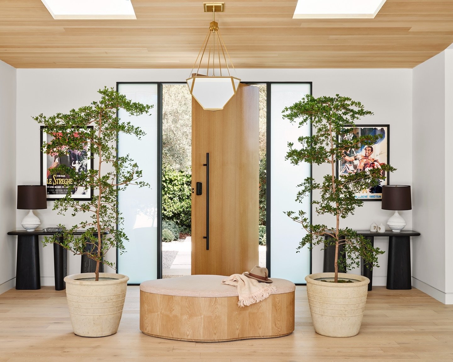Let in the light 🌟🌝💫 Our goal in this project&rsquo;s entry was to emphasize the location&rsquo;s lovely natural light and to create a beautifully lit space come sunset. Captured beautifully in @ad_italia (see story link in bio)

Yves Hanging Fixt
