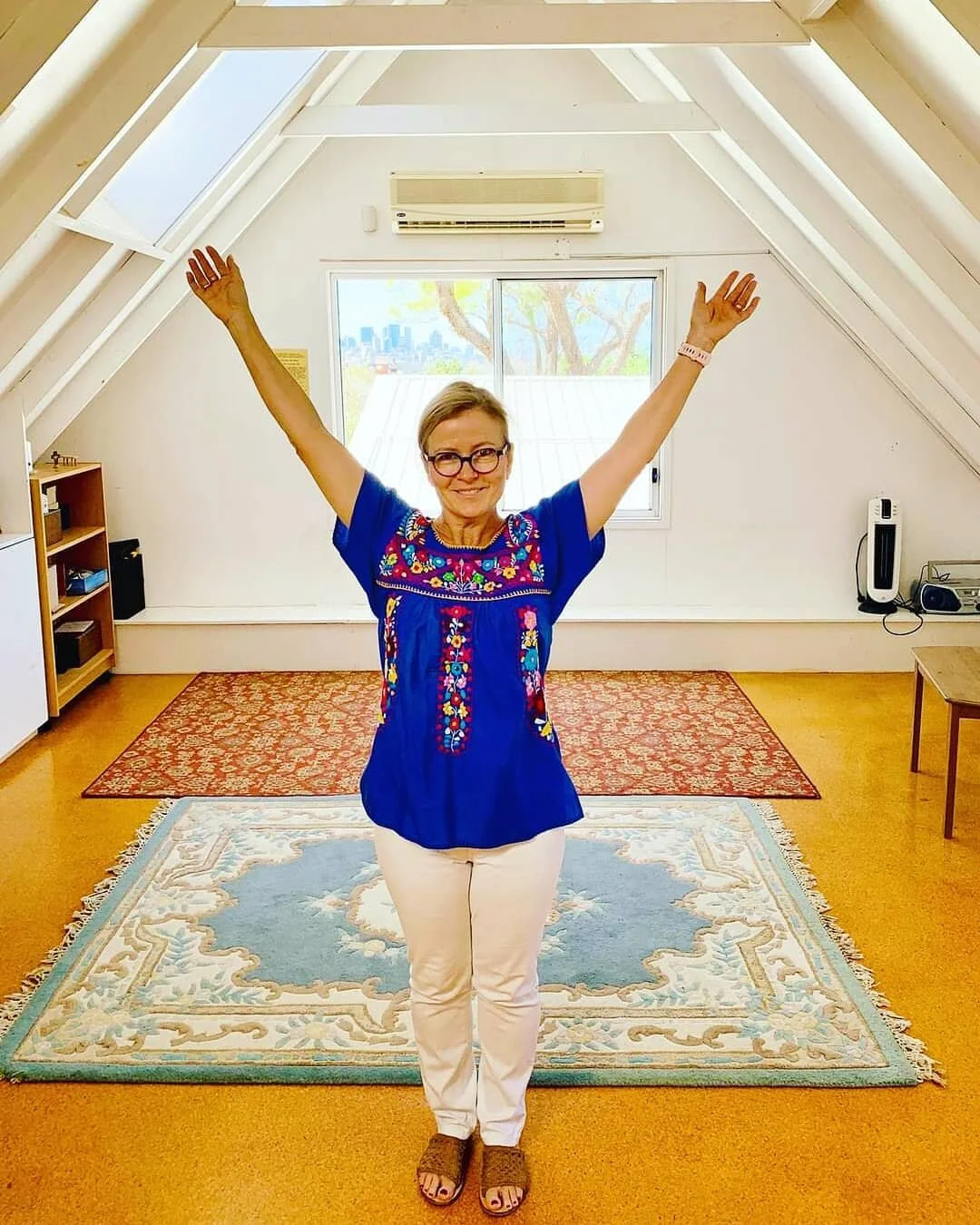 Sneak peek into our new Hunters Hill studio! We&rsquo;ll be holding our first classes in this gorgeous, light-filled room these school holidays, as well as in Term 4 🙌 🙌 🙌 
It will be our first time teaching face-to-face classes for many months. Inkling is registered as a COVID Safe business by NSW Health, and we are committed to ensuring health and safety is our highest priority. To learn more more about the steps we are taking, head to the FAQ page on our website.
&bull;
&bull;
&bull;
#inklingwritingstudio #huntershill #creativewritingclasses