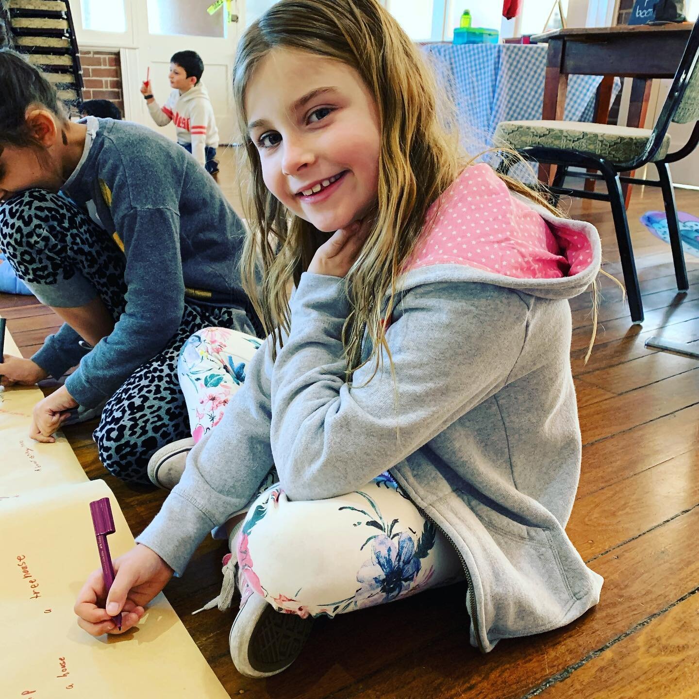 Happy Monday!  I have had a few emails from Inkling homeschooling parents asking the best way to help your child get started on a written task.
Two of my most valuable and inexpensive tools are a roll of brown paper and coloured textas.  The &ldquo; 