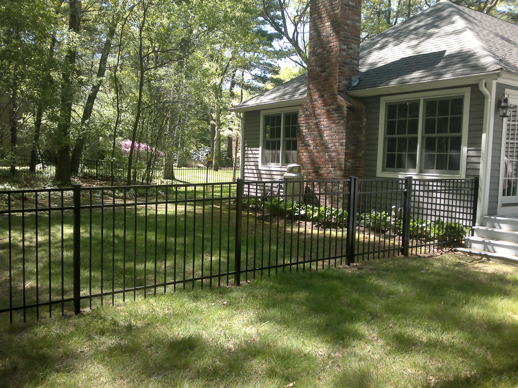 4 high black aluminum with gate