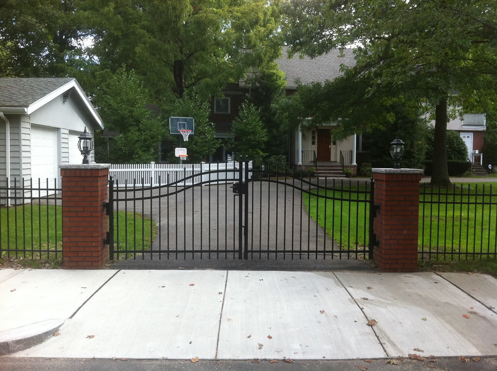 aluminum Estate gate in Brookline2