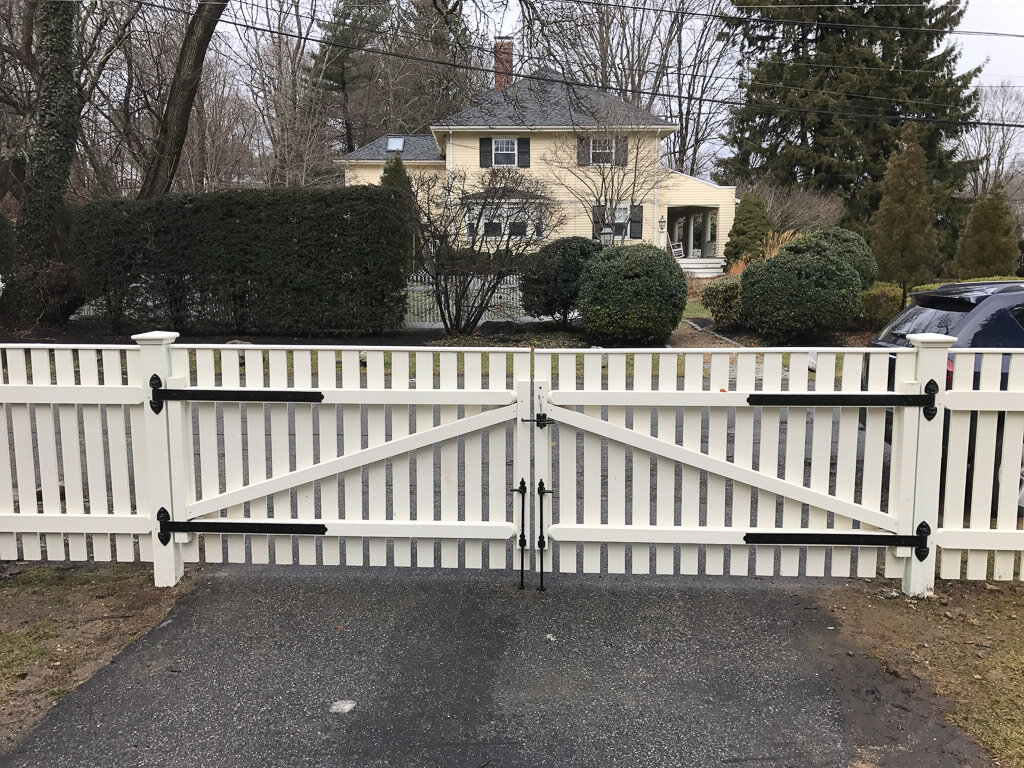 1x4 spaced board, stained, double drive gate in Lexington