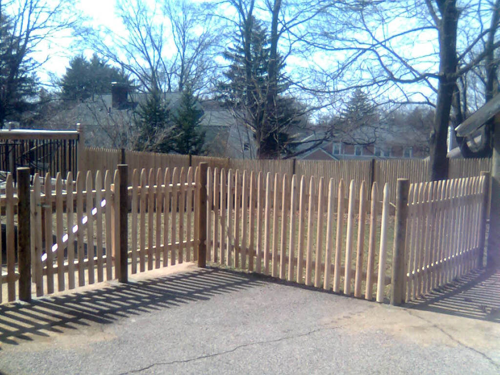 4' high space stockade, rustic rails in Medford