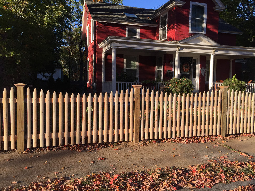 spaced scalloped stockade in Newton3