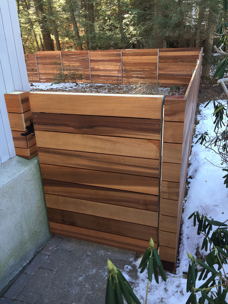 cedar horizontal board with steel post3