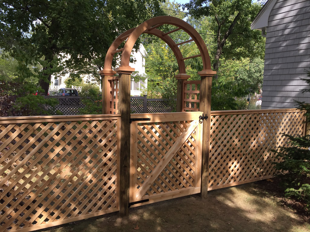 cedar lattice with arbor&gate