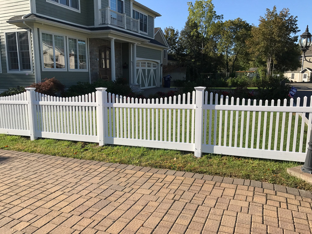 4' high scalloped chestnut hill in Newton