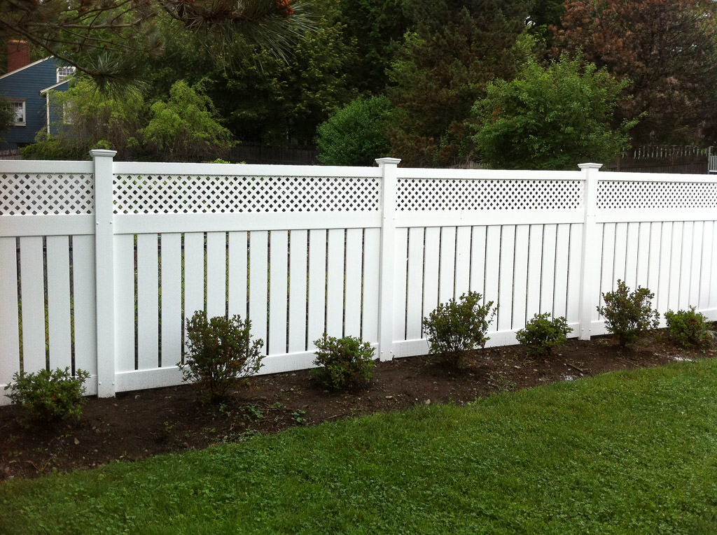 vinyl semi-privacy with lattice top in Weston