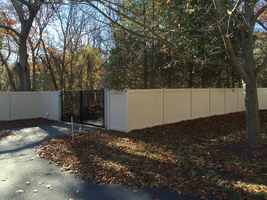 TAN privacy with Estate gate in Lexington