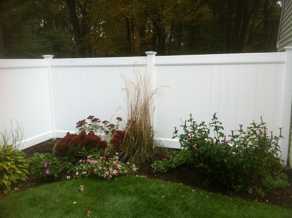 white vinyl privacy in Bedford2