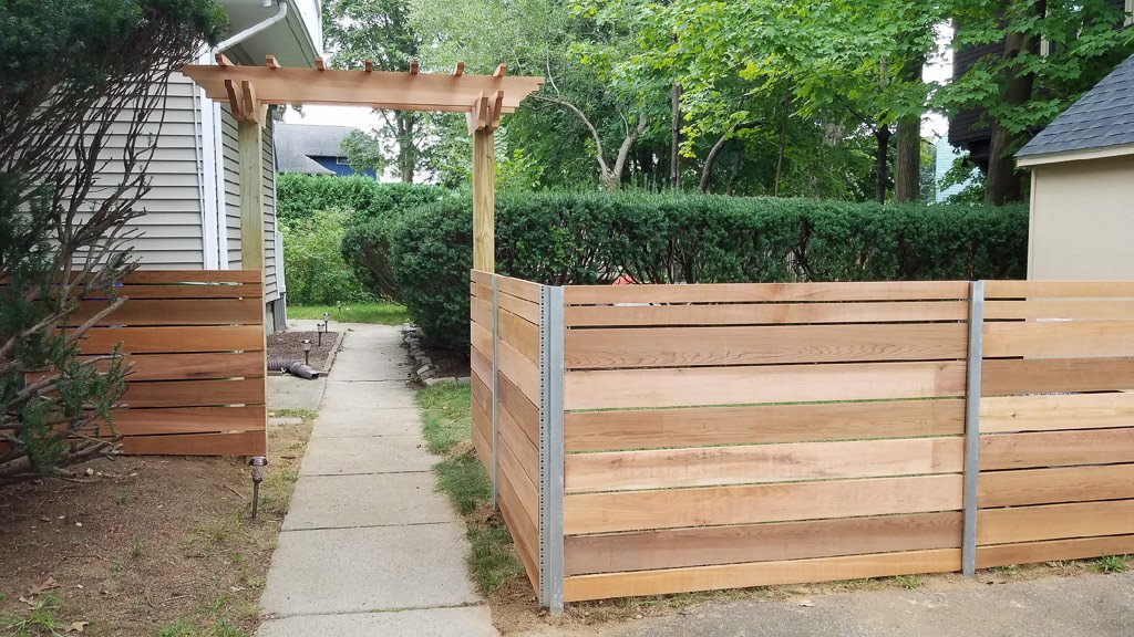 Horizontal board with pergola in Newton