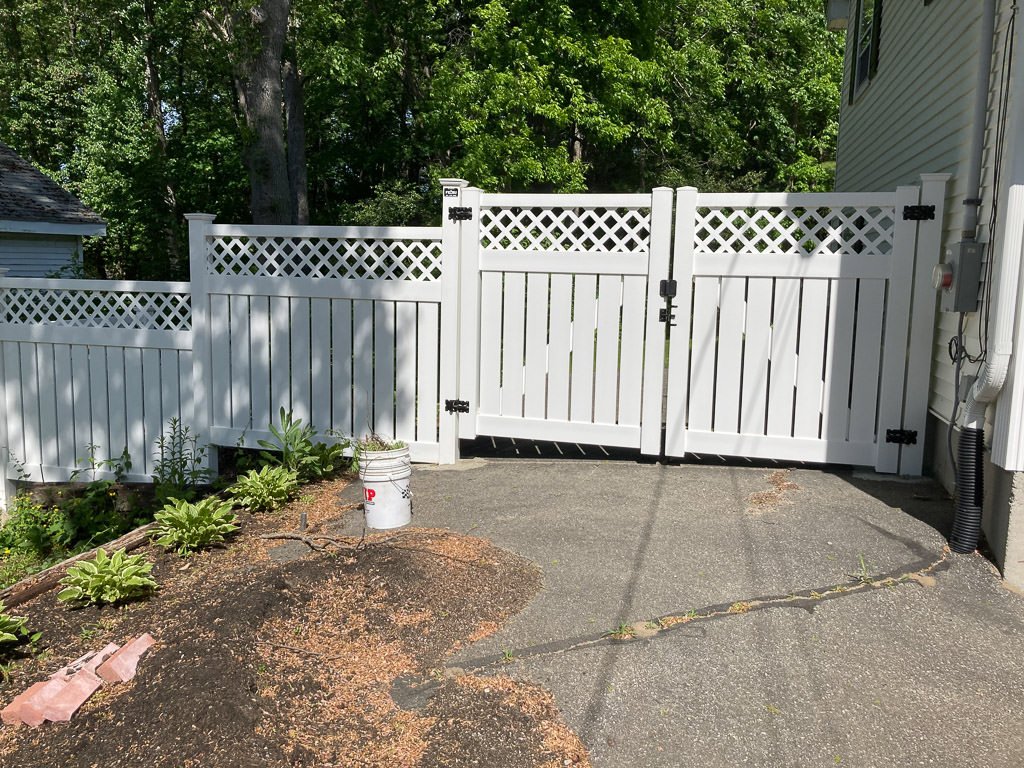 Vinyl semi-privacy with lattice in Burlington