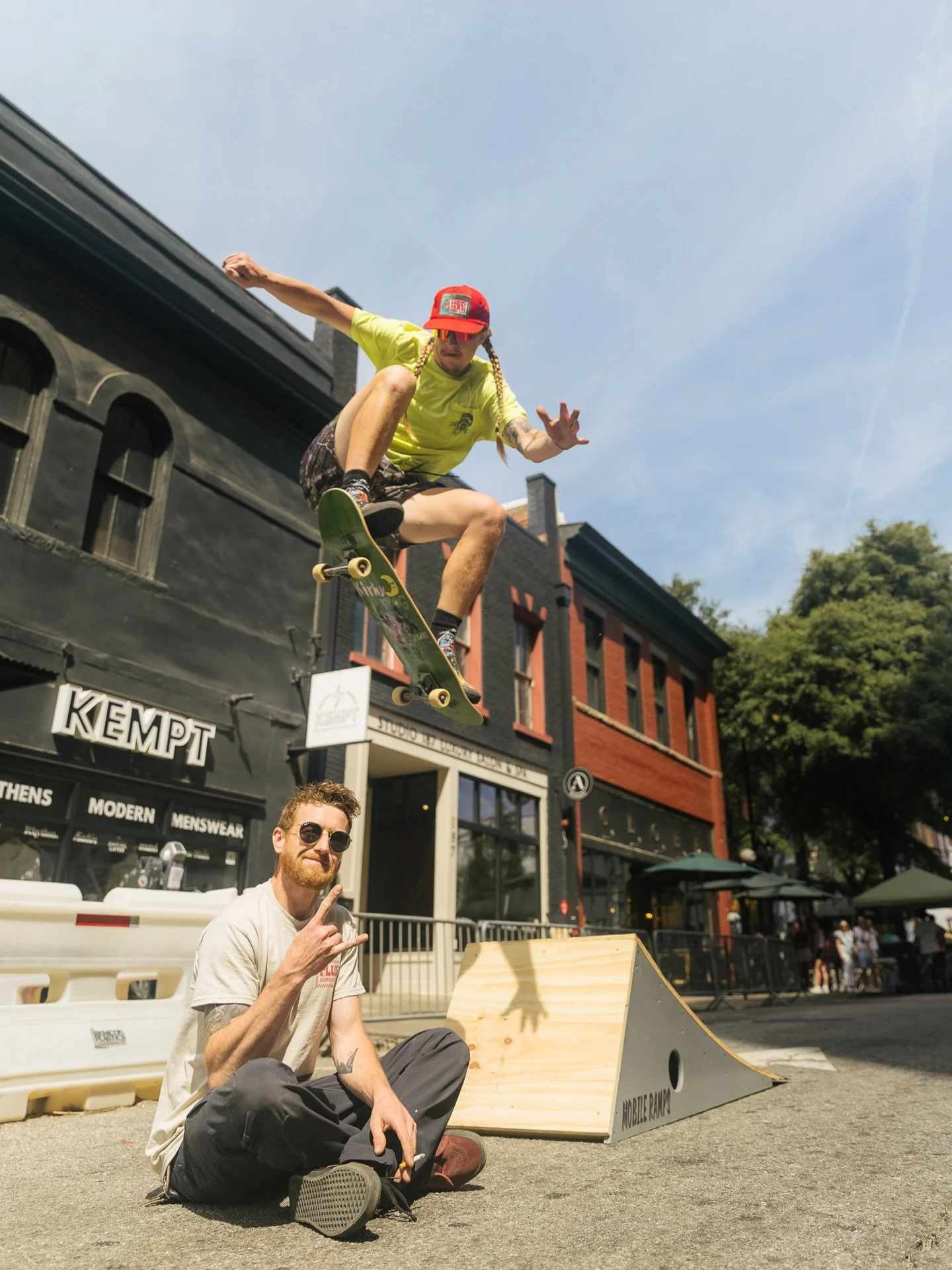 You never know who you&rsquo;re gonna meet in the line @idealbagelco 

Today it was Carter @rustyfishhookss and 30 minutes later he&rsquo;s getting some air like it&rsquo;s nothing. 

@athensskateparkproject
