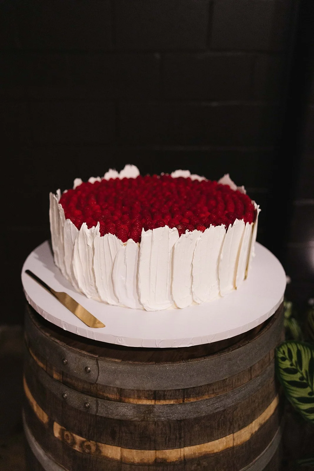 The Oversized Wedding Cake: A Modern Statement for Brisbane Weddings