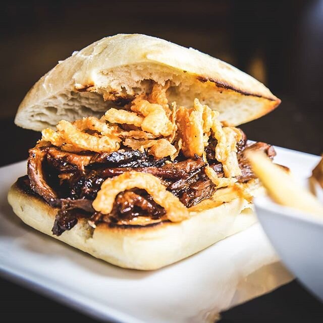 Did you know we smoke are Brisket for 12 hours. Our famous Smoked Brisket Sandwich is tossed in our signature BBQ sauce topped with crispy onions and finished with a fresh ciabatta bun. Who wants one? 😛
Available for takeout, uber eats and now doord