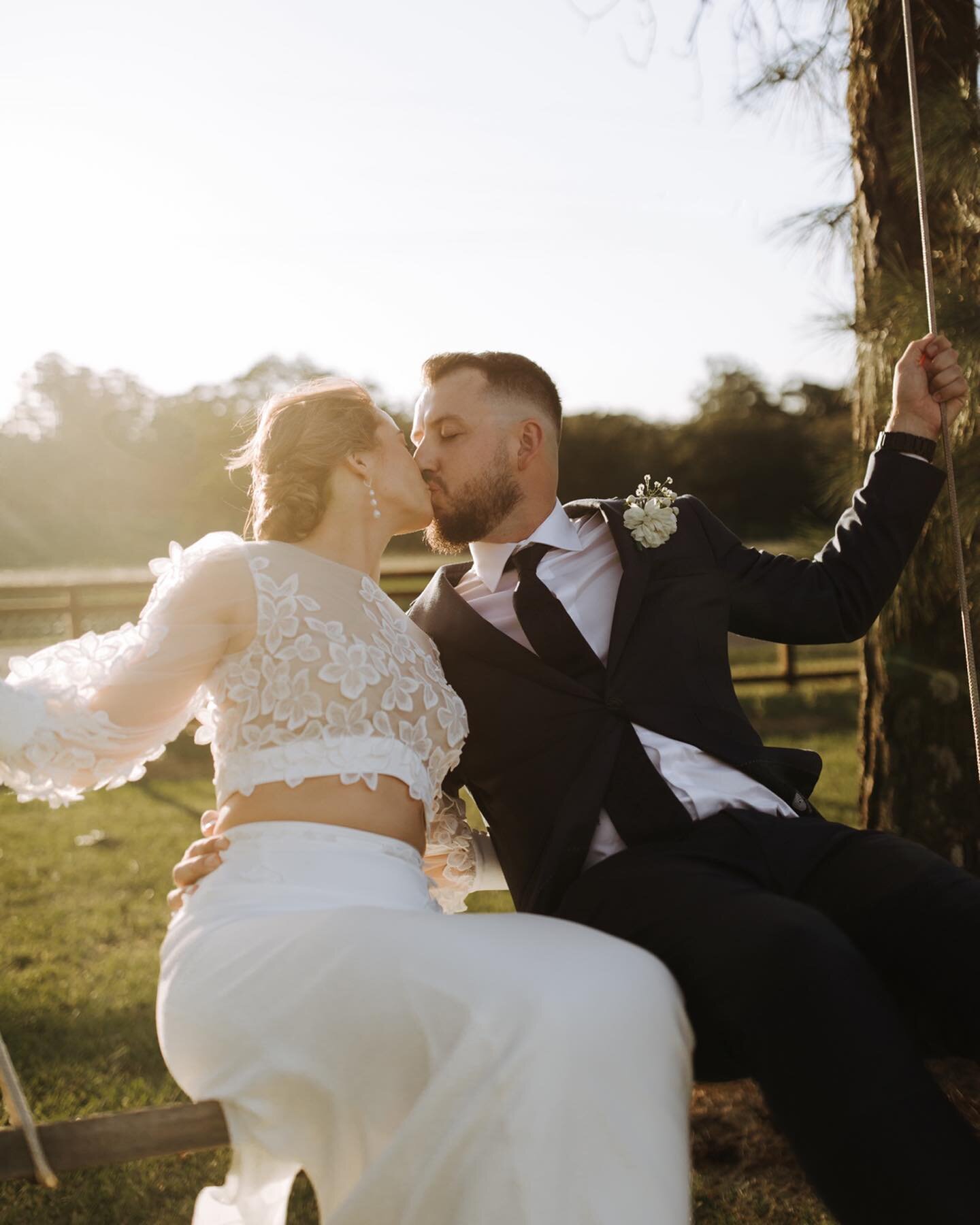 I am often asked what makes amazing wedding photos and I wanted to let you in on a little secret. Whilst an amazing venue and gorgeous florals do certainly add to the aesthetics, it really is all about the connection for me. Two people, genuinely hav