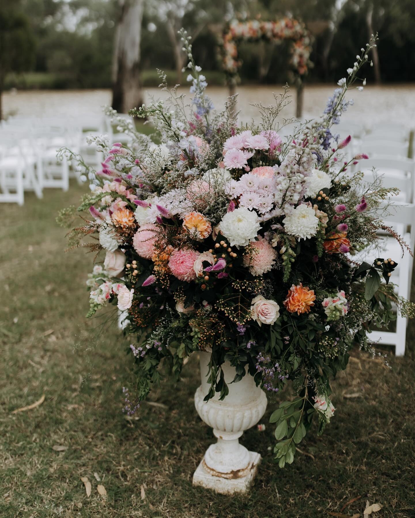 Florals can change the entire aesthetic on a wedding day. They are a worthy investment and aren&rsquo;t these blooms from @dunkerryflora just delightful 🌸

#bridetobe #weddinginspo #tietheknot #weddingphotography #countrywedding #luxurywedding #wedd