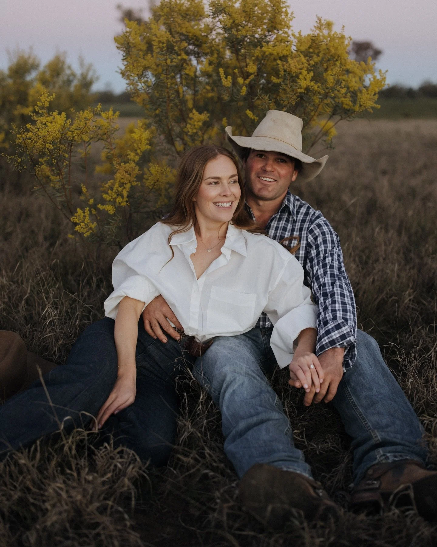 Forever swooning over the gentle nostalgia and country warmth of this engagement shoot 🤍

#countryengagement #cowgirl #cowboy #cowgirlera #countrywedding #rurallife #engagement #engagementphotography #goondiwindi