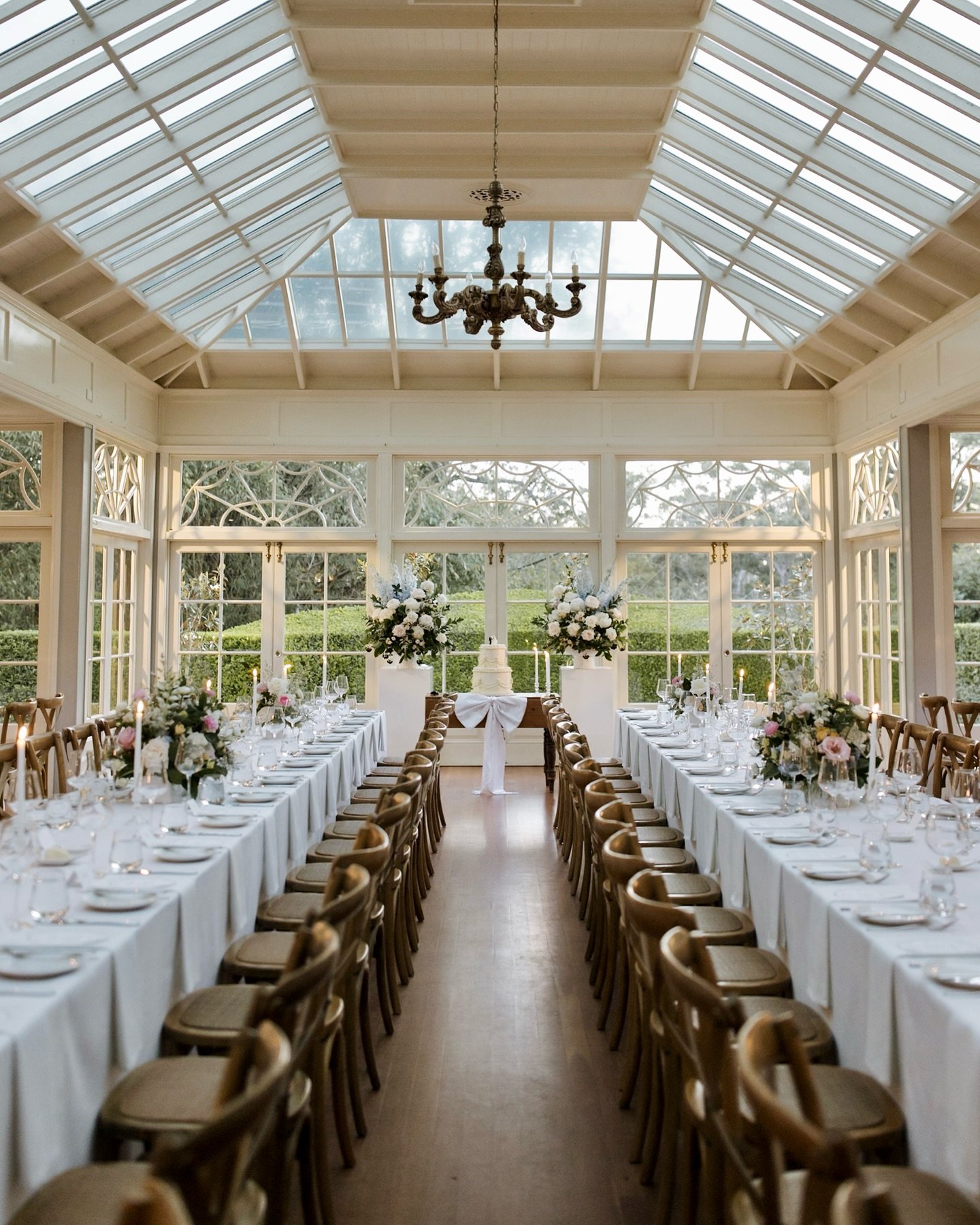 The incredible @gabbinbar last Thursday for Katie and Matt. I cannot wait to share all the goodness from this precious day 🤍

@gabbinbar 
@toowoombawhiteweddings 
@annabel__bakes 
@lukebickleyweddings
@_honeyandhivedesigns