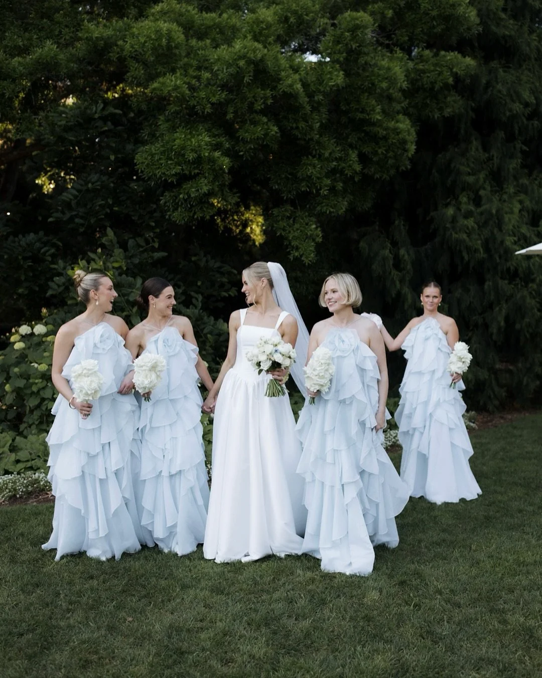 This wedding party deserves a permanent place on the grid. What a fun day! Back to @gabbinbar again today and feeling very blessed 🤍

@jessicaturich 
@gabbinbar 
@toowoombawhiteweddings 
@mirrormirrormakeupartistry 
@madewithlovebridal 
@_chaiseandc