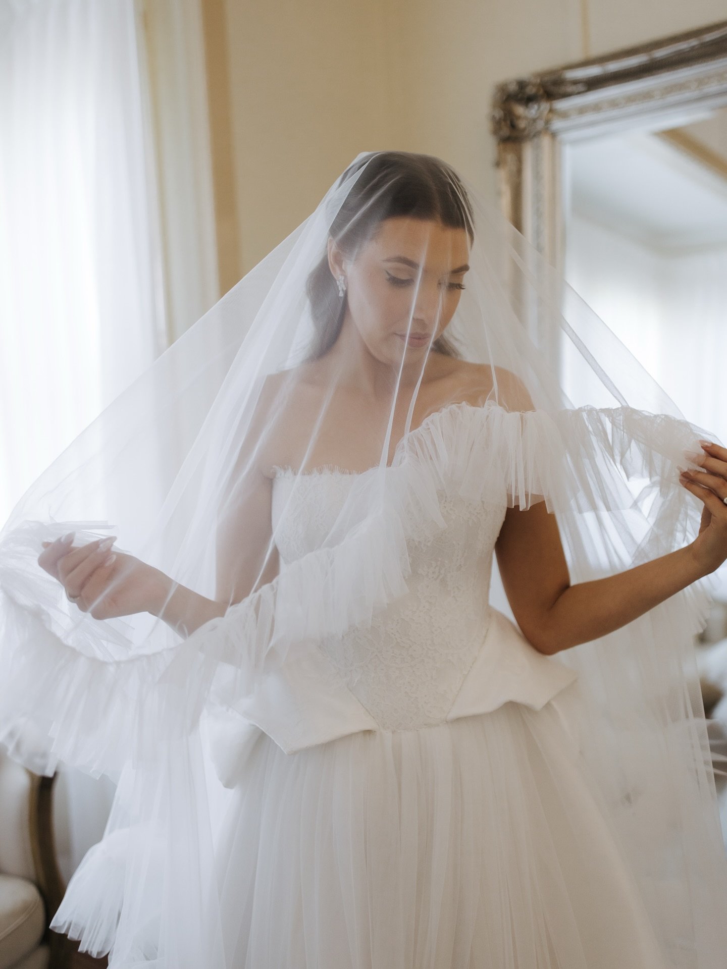 The most exquisite veil I ever did see 🤍

@gabbinbar 
@toowoombawhiteweddings 
@jilliciouscakes 
@jordi_kate_design 
@judycopleycouture 
@cropt_ 
@bloom.hairstudio 
@andrzejfenner 
@the.magic.era 

#bridetobe #weddinginspo #tietheknot #weddingphotog