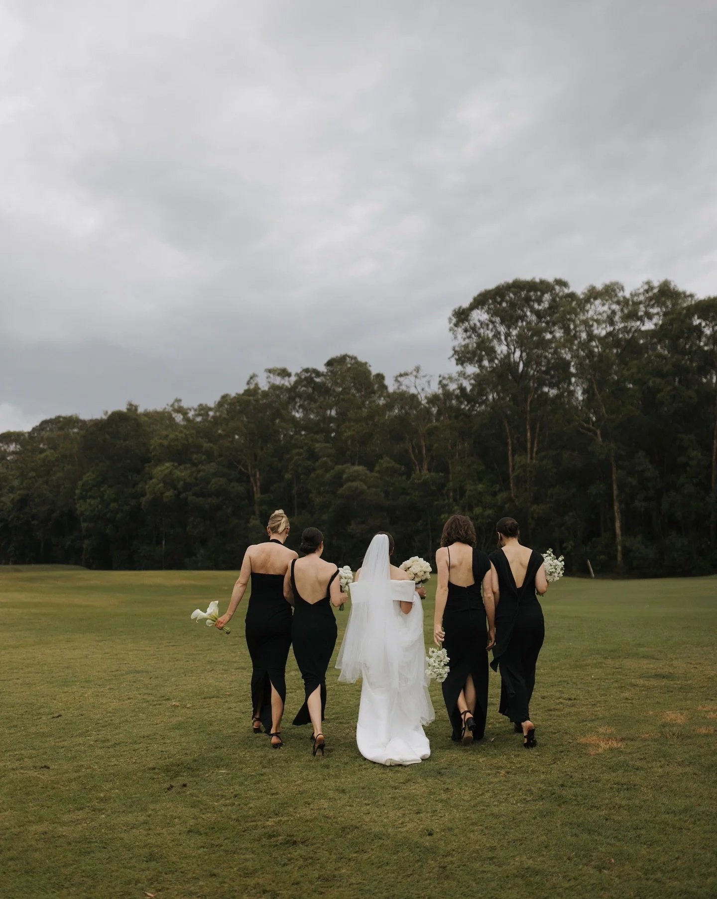 The sweetest girl gang taking a quiet little stroll 💫