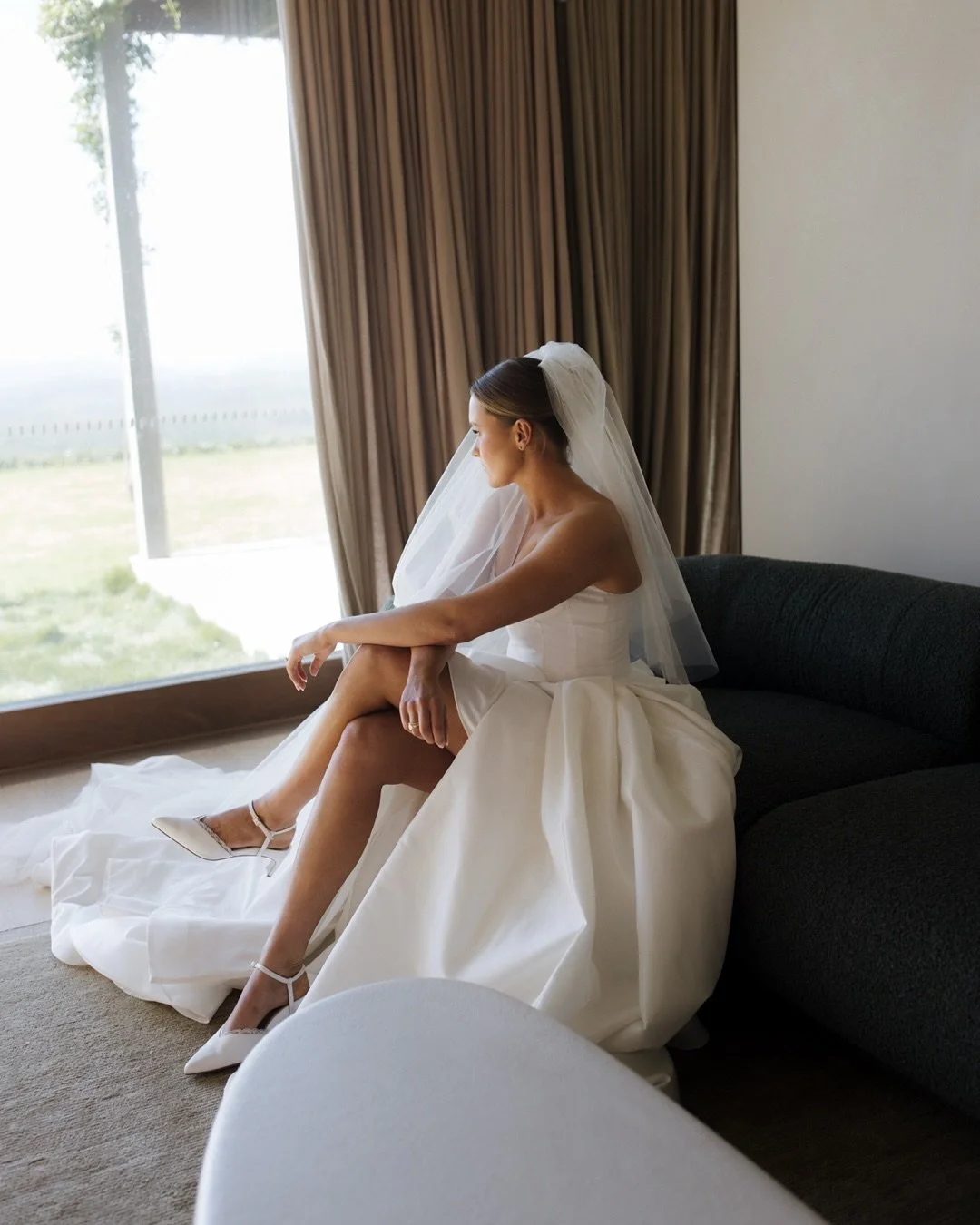 Elegance at it&rsquo;s finest 🤍

@thedairyravensbourne 
@violetsandvases.florist 
@jacquelinemaybride
@hairby_shaycave 
@breeanderson00 
@hugh.anderson00 
@skinbyleesh 
@jada.media 
@skinbyleeshgallery 
@i.am.celebrantsam 
.
.
#bridetobe #weddingins