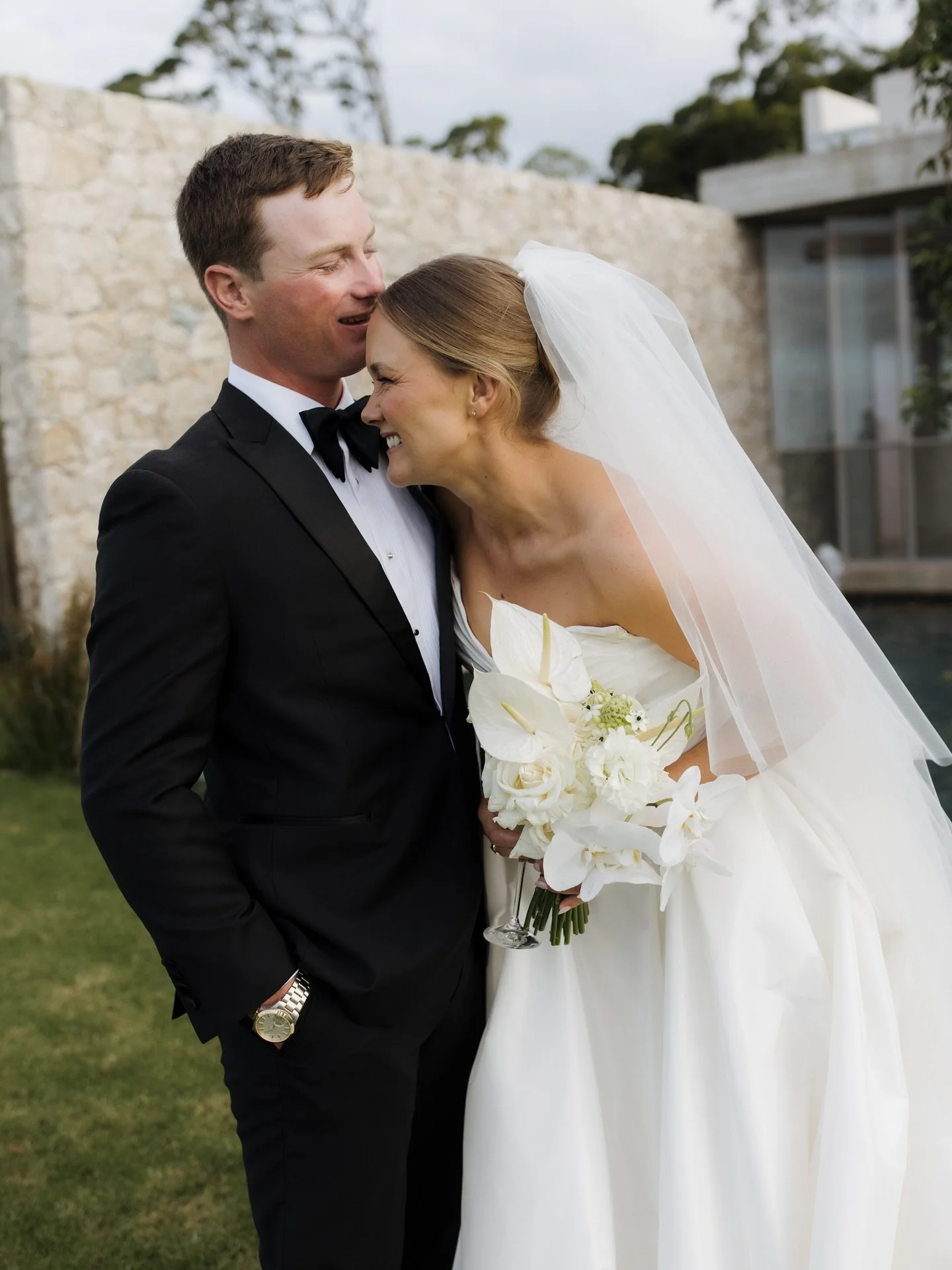 I have 10 beautiful love stories to capture in the next 14 days, so whilst I may not be as prompt on emails as usual, I promise I&rsquo;ll check in whenever I can 🫶🏻

@thedairyravensbourne 
@violetsandvases.florist 
@jacquelinemaybride
@hairby_shay