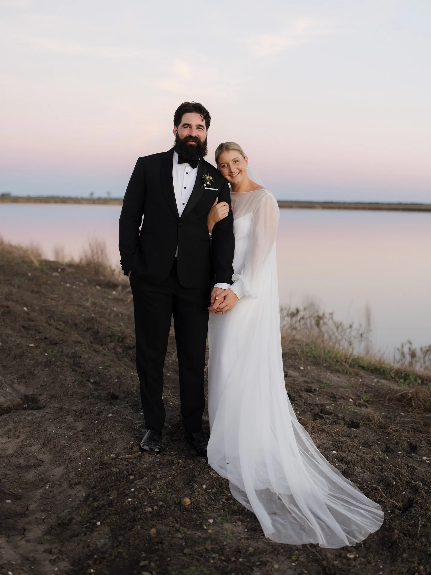 Forever loving a traditional portrait. Whilst the world spins with fashion trends and photography ideals and blur and posing&hellip;. I feel it&rsquo;s so important to continue to capture these traditional images on a wedding day in amongst the candi