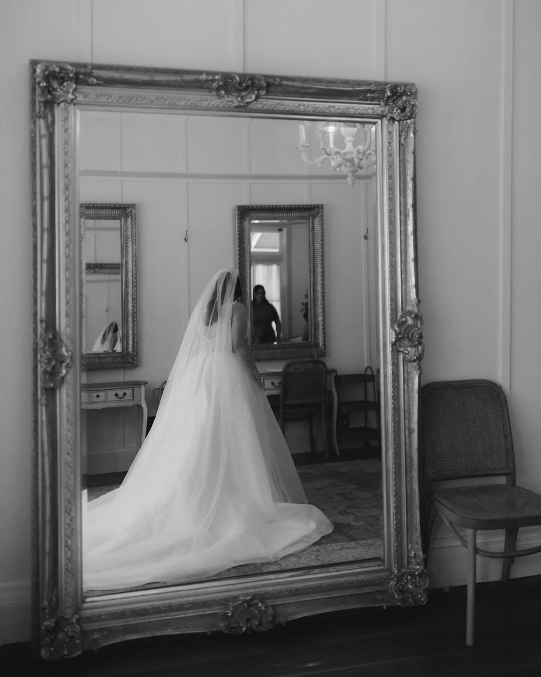 A mid week celebration at the beautiful @gabbinbar with Chloe and Dylan 🤍

@chloeee_renee97 
@dylan5steiniger 
@gabbinbar 
@marriedbyjake 
@sarahneillhair 
@mirrormirrormakeupartistry 
@followtheflowers_ 
@cakehouse.by.katrinaallan 
@lukebickleywedd