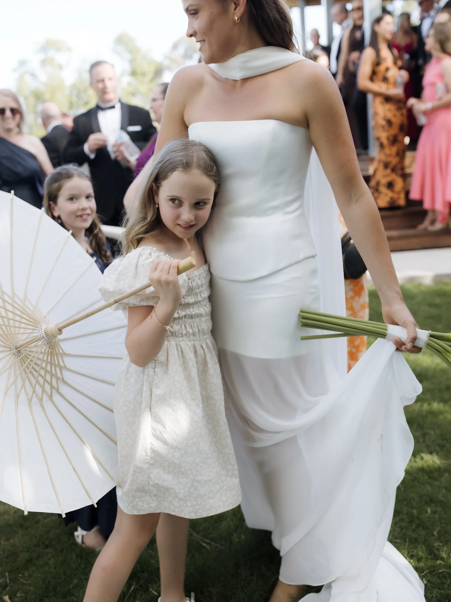 Sweet little people on a wedding day always bring sweet little moments 🤍