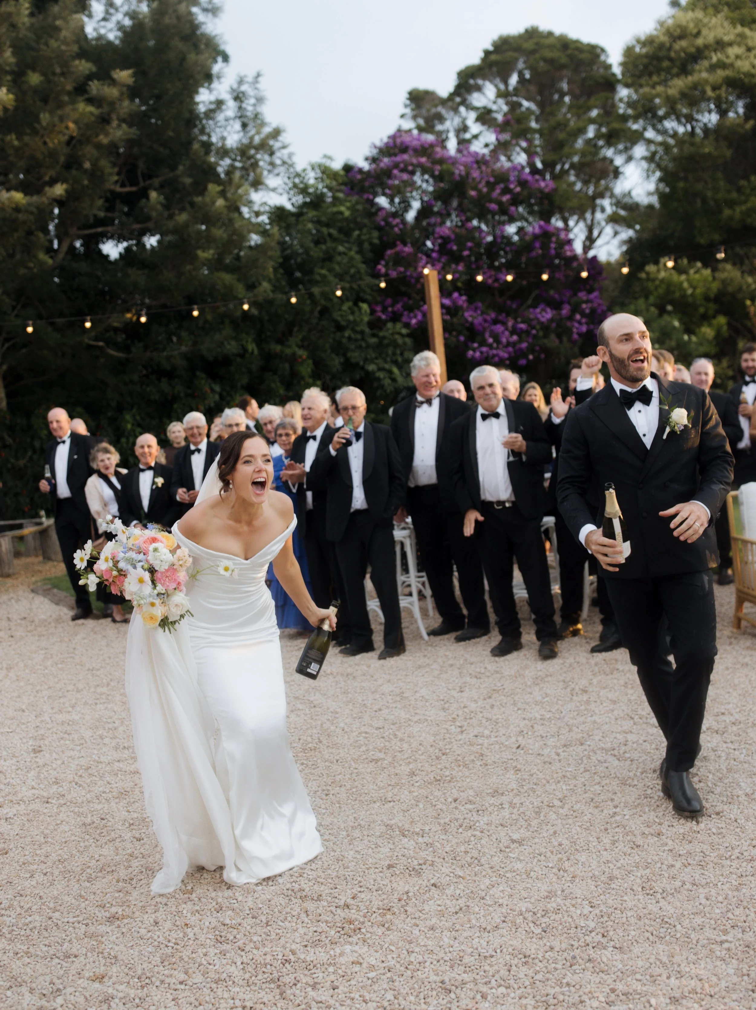 Be THIS excited to see your guests after your bridal portraits are all done!! These people. This entry. Forever a favourite 💃🏼🍾

@minferrier 
@anguscharles88 
@rosewood_estate 
@georgewucouture 
@eliseannhair 
@laraquinnmakeup 
@dunkerryflora 
@ph