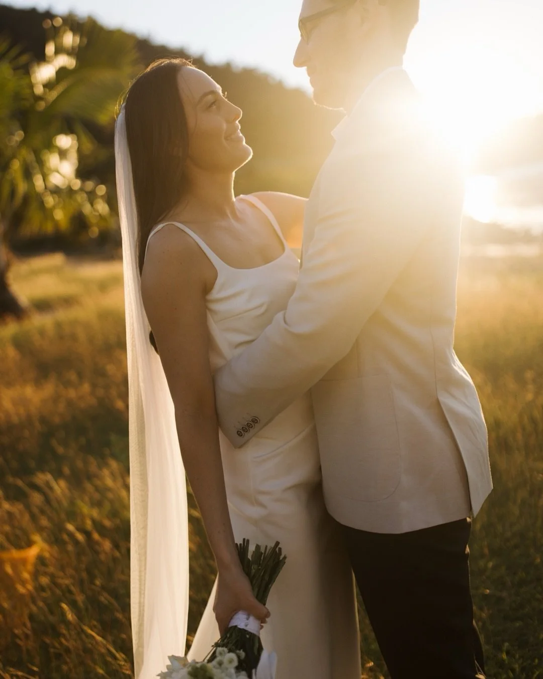A quiet seaside celebration with their nearest and dearest. Ashlee and Ben chose intimate moments and time with their loved ones but we did sneak off for a few quiet moments by the beach to take some photos. Always such a joy to return to the tropics