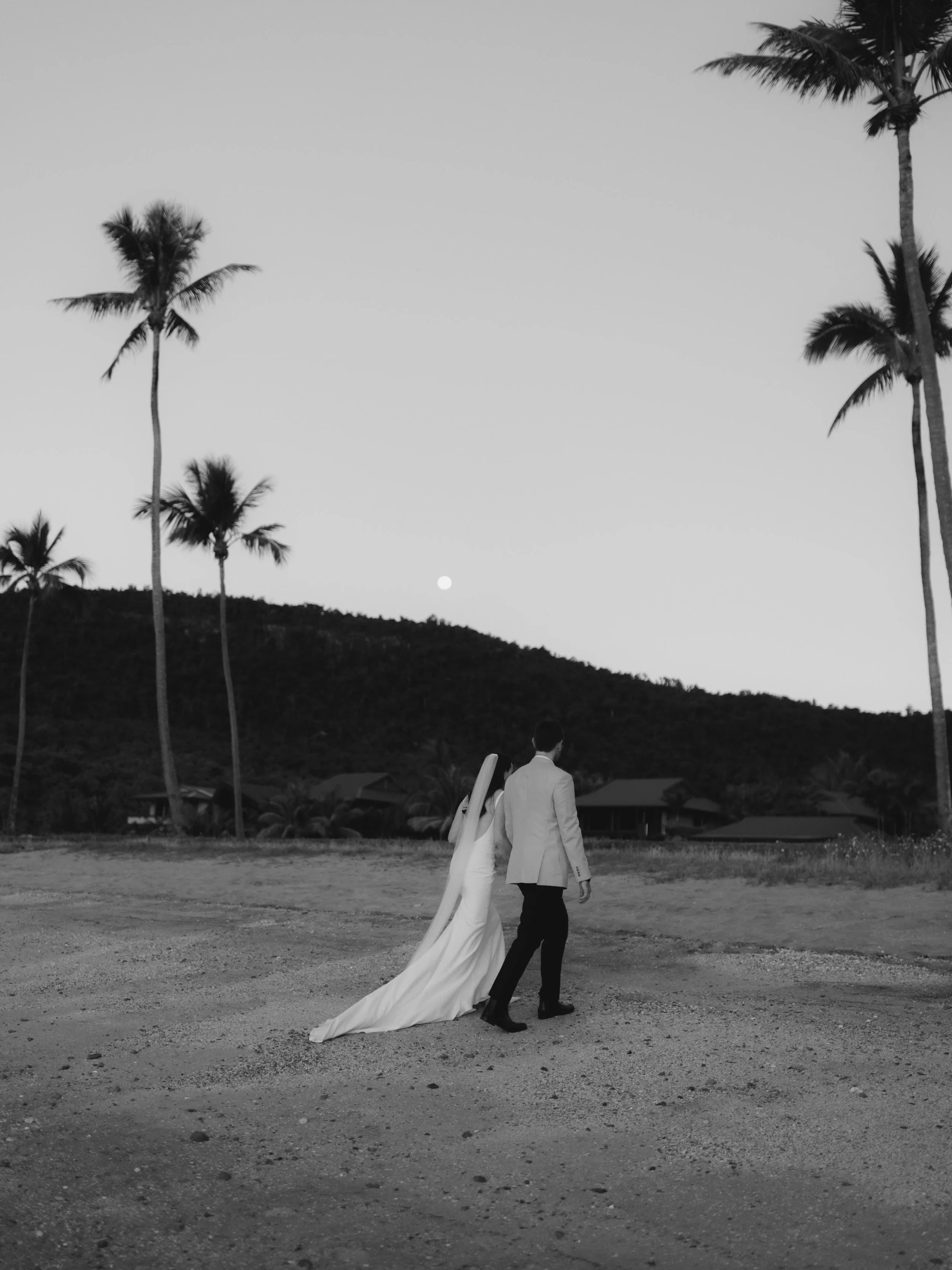 Last light, a full moon and two super sweet newlyweds 🌒

@loveandlace.boutique.bridal 
@l.o.h.s.t 
@joannedromgoldmakeup 
@eventsbylauren_ 
@thesweetspotwhitsundays 
@studiosixteen___ 
@planmyweddingwhitsundays 
@whispers_bar 
@romance.meets.rhi 
@m