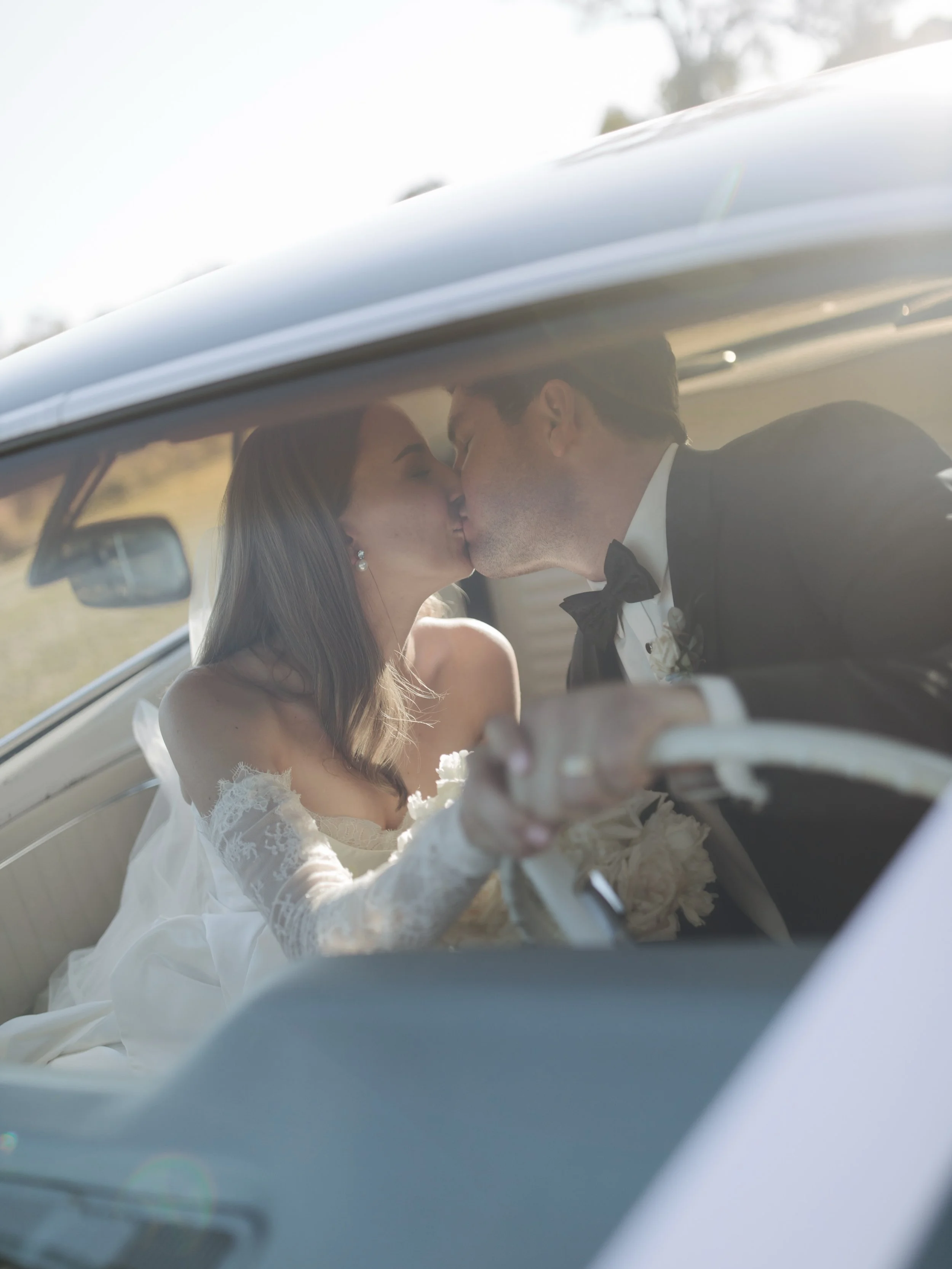 Old fashioned romance 🤍

#luxuryweddingphotographer #weddingphotography #luxurywedding #countrywedding #vintagewedding