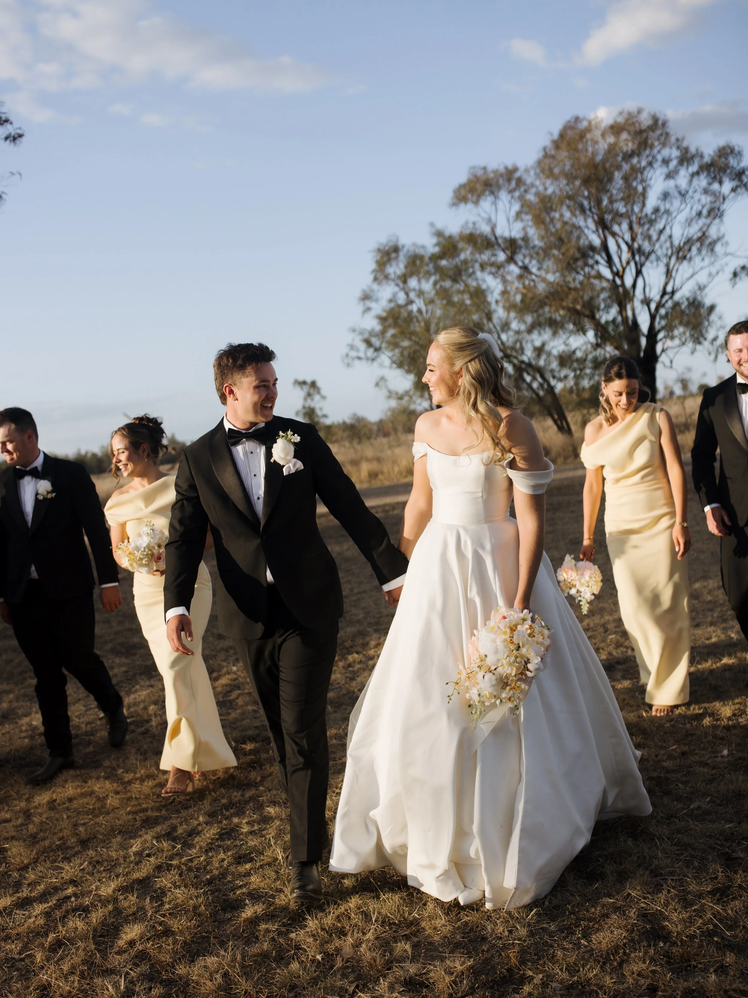 Beautiful people, warm golden light, spring colours and the country air&hellip; what&rsquo;s not to love 💛