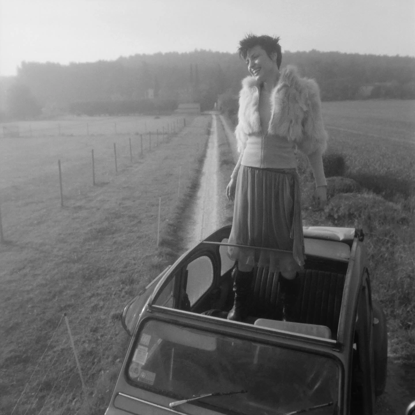 Big heat&hellip; Marina et la 2cv &hellip;Les 4 noix&hellip; @corvina_ #marinadias #southoffrance #les4noix #rolleiflex #blackandwhite #filmisnotdead #sedanarchive