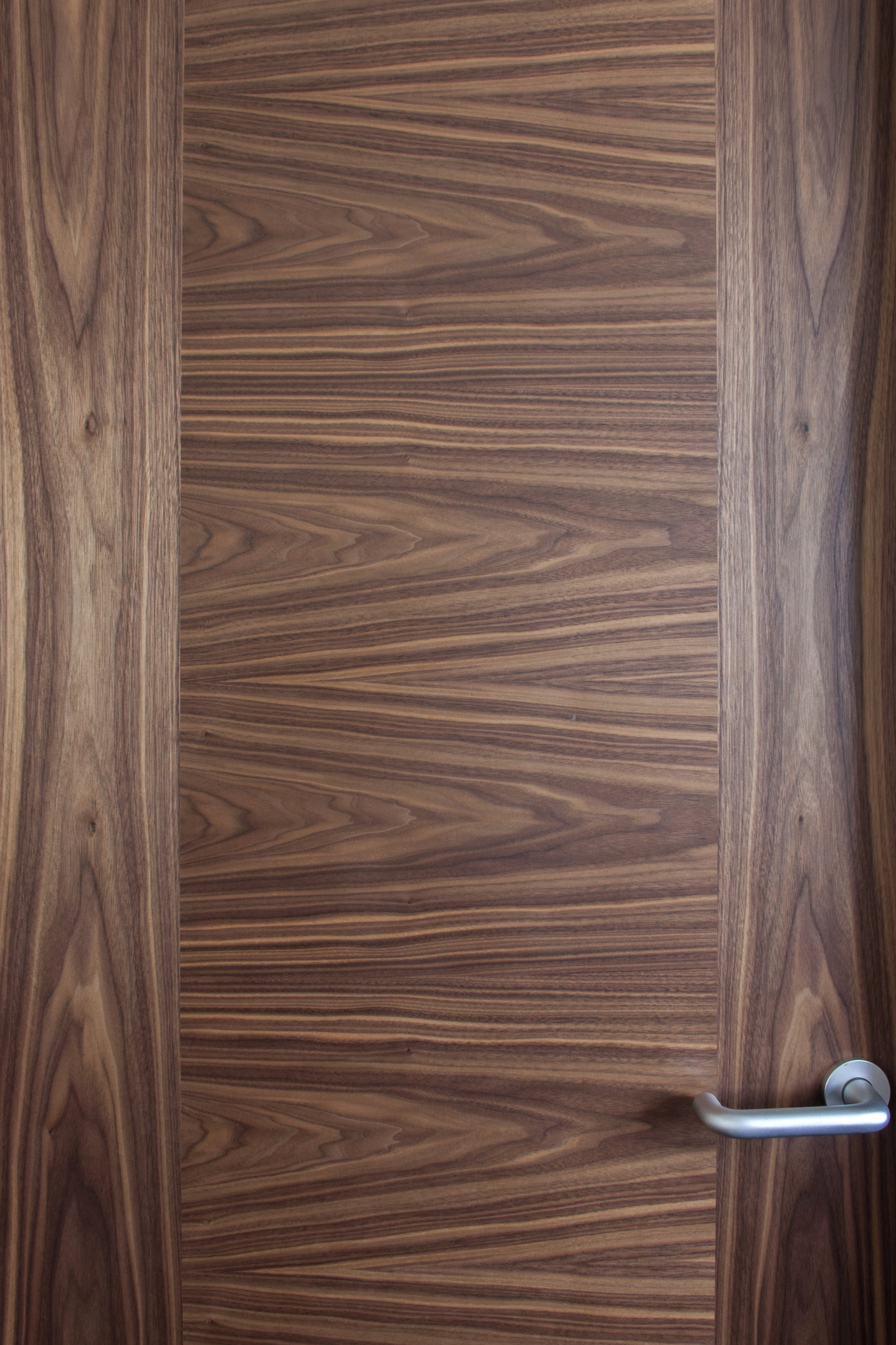 Walnut door set with horizontal veneer