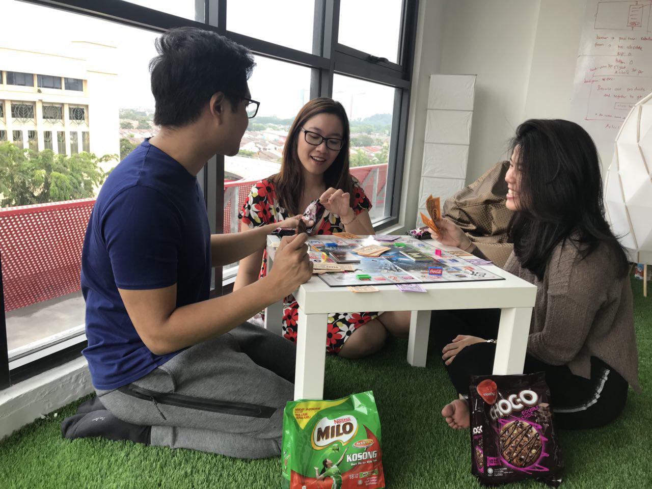 Dropee-5-Snacks-to-Have-While-Playing-Board-Games.jpg