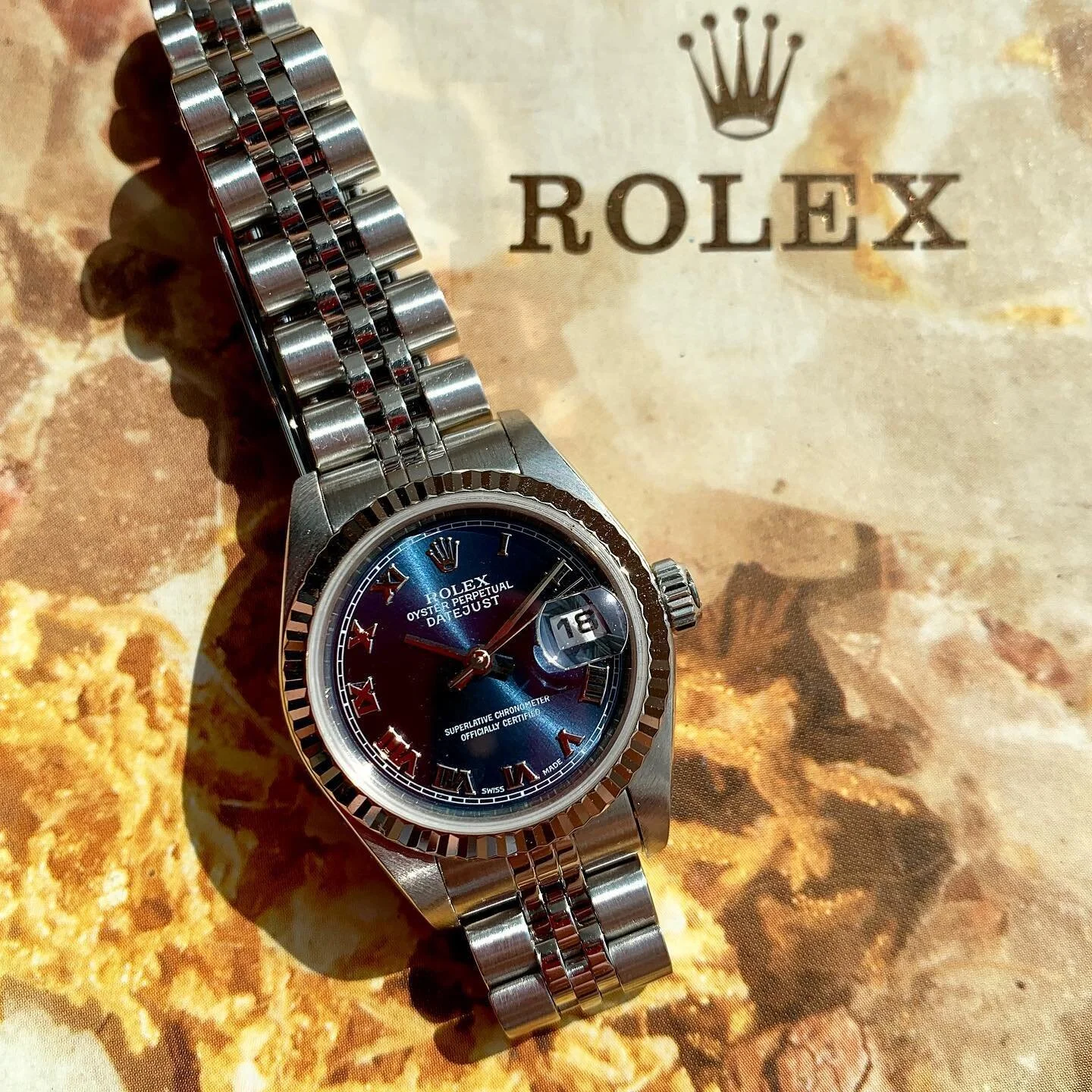 Nice everyday watch with a desirable blue dial for ladies ✌️