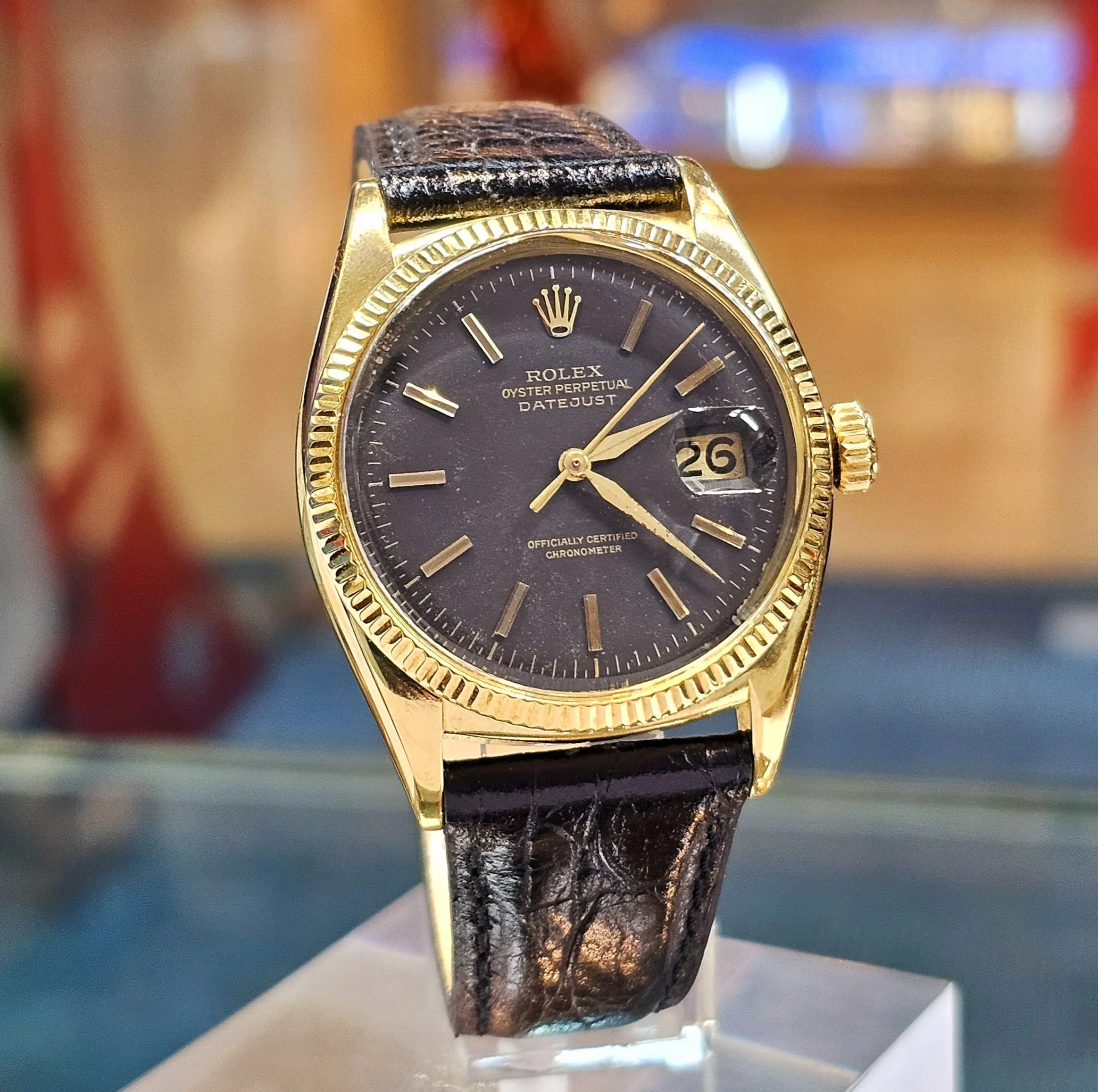 ROLEX 6305 DATEJUST ロレックスデイトジャスト ゴールドベゼル 冷酷に過ぎ去る時にゆったりと寄り添う ROLEX DATEJUST Ref.6305