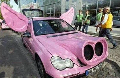 00-voiture-rose_opt-1.jpg