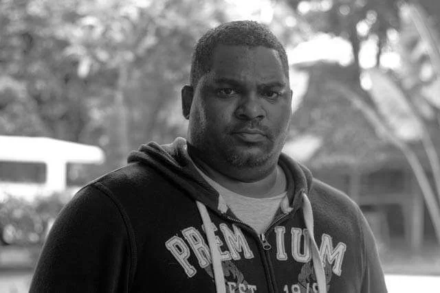 SAISON 1 : L’HOMME FONTAINE : ÉPISODE 1 : STRANGER IN THE NIGHT