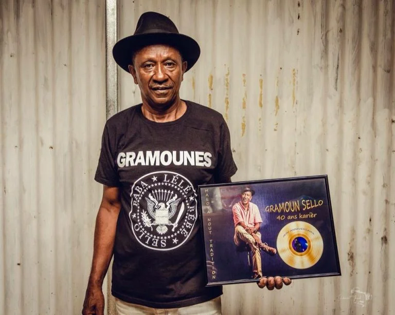 gramounes-768x614.jpg
