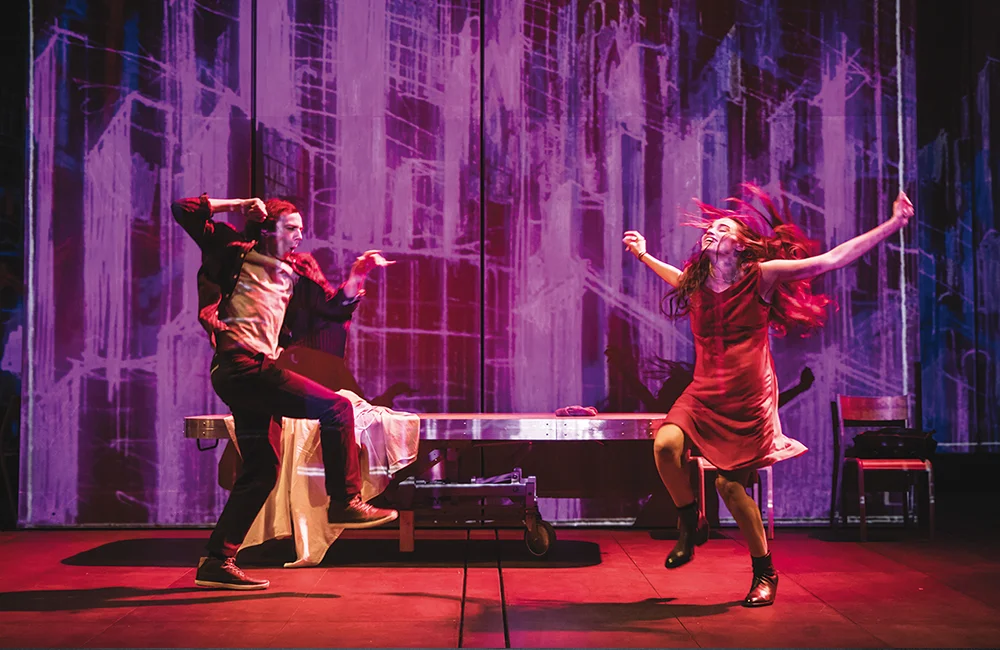 AU PIED DU MUR