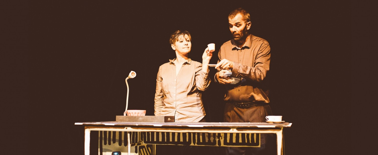 THÉÂTRE D'OBJETS / CIE THÉATRENFANCE / NE PAS OUVRIR