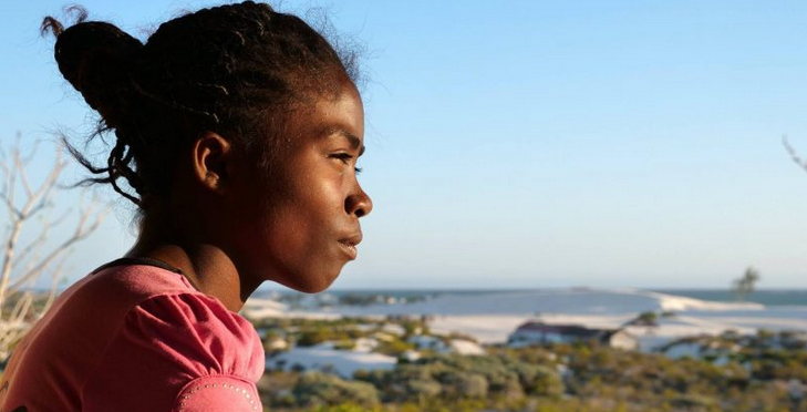 CINÉMA / DOCUMENTAIRE / LA JEUNE FILLE AU BALLON OVALE