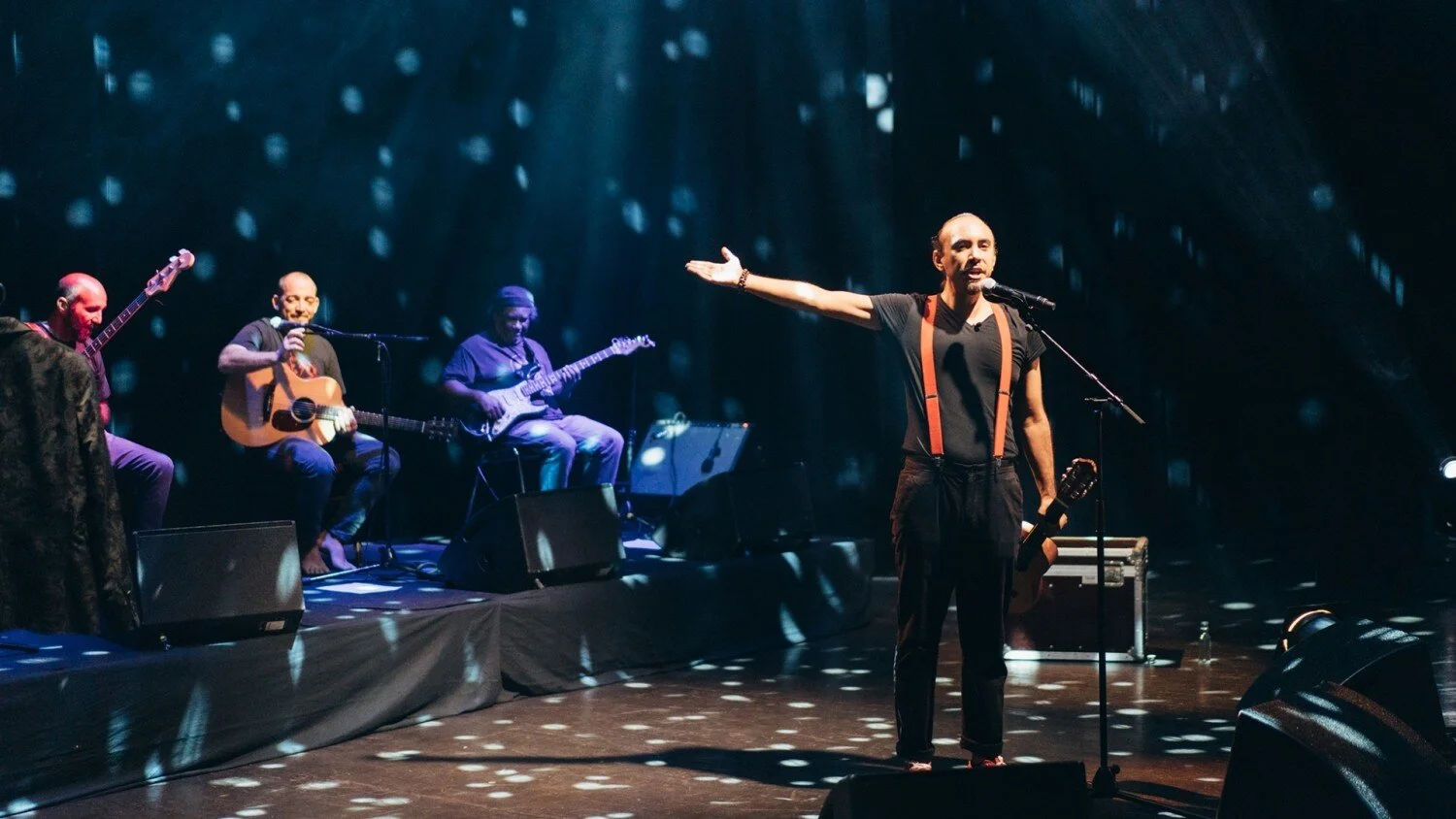 KABARÉ KRÉOL / ORCHESTRE SÉGA, MAGIE, KONTÈR, CIRQUE