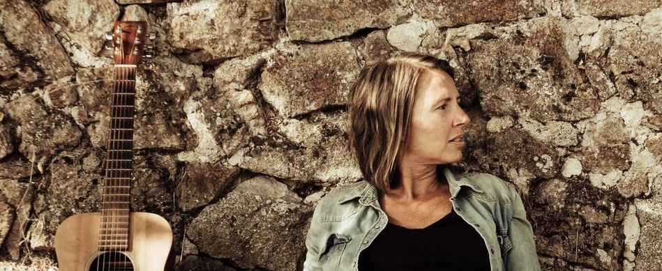 CONCERT / CHANSON SOLO / LAETIKET